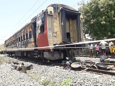 மதுரையில் சுற்றுலா ரயில் பெட்டியில் தீ விபத்து; உடல்கள் அடையாளம் தெரிந்தது