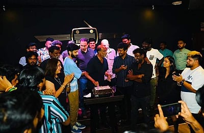 தலைவர் நிரந்தரம்: ஜெயிலர் வெற்றியை கேக் வெட்டி கொண்டாடிய படக்குழு! 