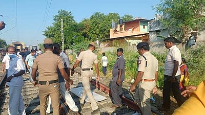 ரயில் பெட்டி தீ விபத்தில் 9 பேர் பலி: உடல் கூறாய்வு செய்ய மருத்துவக் குழு அமைப்பு!