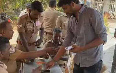 எஸ்.ஐ. பணி எழுத்துத் தோ்வு தொடங்கியது!