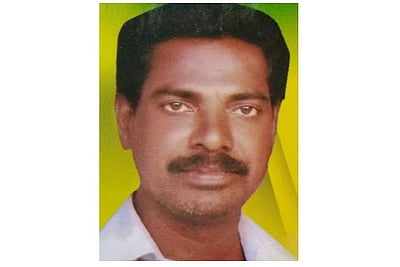 கந்தர்வகோட்டை: பழுதாகி நின்ற லாரி மீது இருசக்கர வாகனம் மோதியதில் பங்கு ஊழியர் பலி