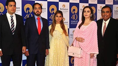 ரிலையன்ஸ் நிர்வாகக் குழுவிலிருந்து நீட்டா அம்பானி விலகல்; வாரிசுகளுக்குப் பதவி!