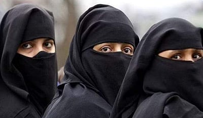 ஹிஜாப் சரியாக அணியாத மாணவிகளுக்கு மொட்டை அடித்த அவலம்!