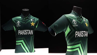 உலகக் கோப்பை போட்டிக்கான புதிய சீருடையை அறிவித்த பாகிஸ்தான்! 