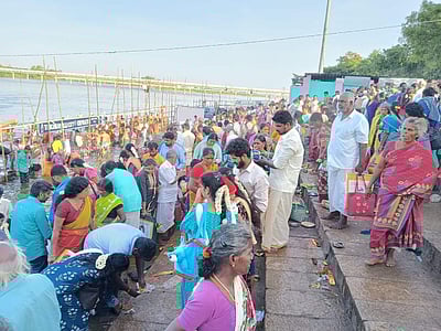 திருச்சி: காவிரியில் ஆடிப்பெருக்கு கொண்டாட்டம்!
