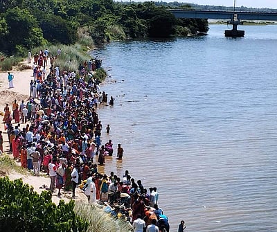 ஆடிப்பெருக்கு: கொள்ளிடம் ஆற்றில் திரண்ட மக்கள்!