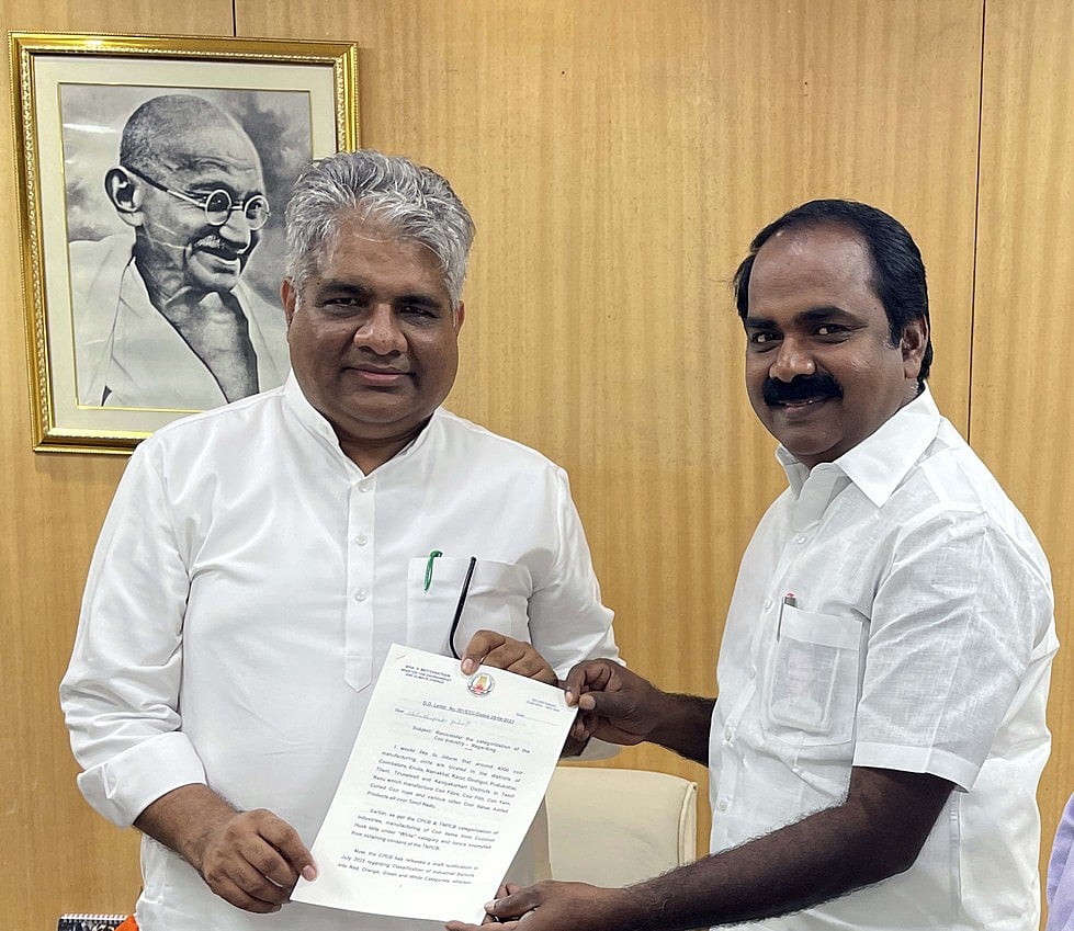 தென்னை நாா் தொழிலை ஆரஞ்சு வகைப்படுத்துவதற்கு தமிழகம் எதிா்ப்பு