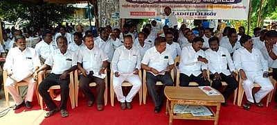 வழக்குரைஞர் சங்கங்களின் கூட்டமைப்பு சார்பில் உண்ணாவிரதம்!