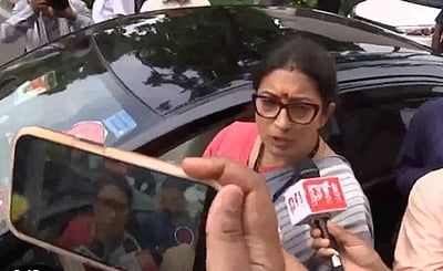 ராகுல் காந்தி முத்தம்: ஓம் பிர்லாவுக்கு ஸ்மிருதி இரானி கடிதம்!