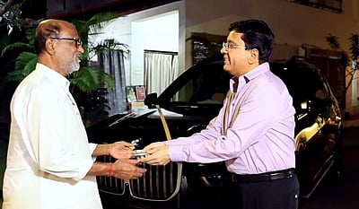 ரஜினிக்கு சொகுசு காரைப் பரிசளித்த கலாநிதி மாறன்!