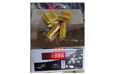 மும்பை விமான நிலையத்தில் 3 கிலோ தங்கம் பறிமுதல்