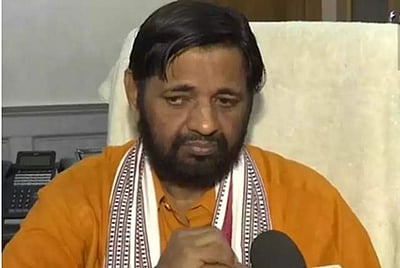 அமைச்சர் வீட்டில் இறந்து கிடந்த இளைஞர்! மகன் காரணமா?