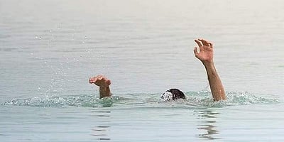 கடலில் தவறி விழுந்து தூத்துக்குடி மீனவர் பலி