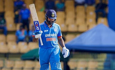 சிக்ஸருடன் 10,000 ரன்களை கடந்த ரோஹித் சர்மா! 