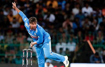 கும்ப்ளே சாதனையை முறியடித்த குல்தீப்!