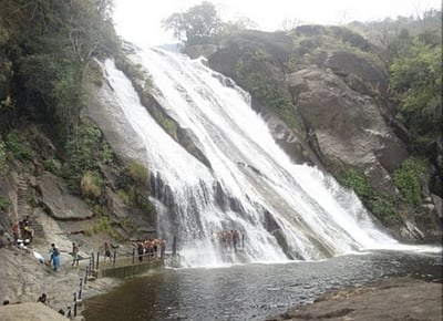 'சின்ன சின்ன ஆசை' பாடல் புகழ் பாணதீர்த்தத்துக்கு அனுமதி: என்ன ஸ்பெஷல்?