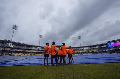 இலங்கை - பாகிஸ்தான் போட்டி: மழையால் டாஸ் வீசுவதில் தாமதம்!
