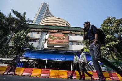 பங்குச்சந்தை சரிந்தது! சென்செக்ஸ் 300 புள்ளிகள் குறைவு!!