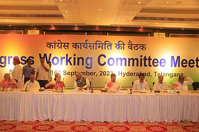ஹைதராபாத்தில் காங்கிரஸ் செயற்குழு கூட்டம் தொடங்கியது!