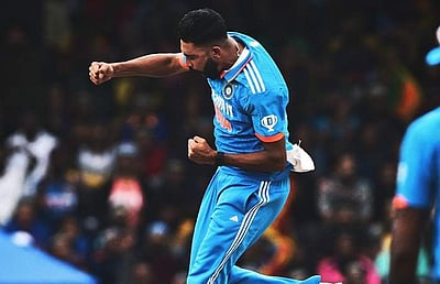 ஒரே ஓவரில் 4 விக்கெட்டுகள் எடுத்த சிராஜ்: தடுமாறும் இலங்கை (13/6)