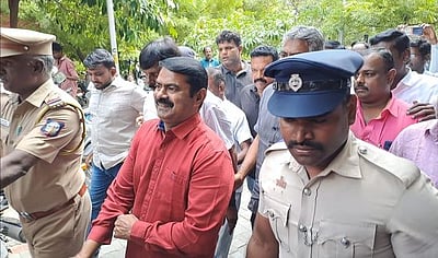 விஜயலட்சுமி விவகாரம்: காவல் நிலையத்தில் சீமான் ஆஜர்!