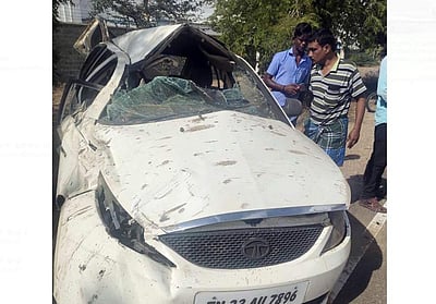 காங்கயம் அருகே கார் கவிழ்ந்து விபத்து: கணவன்-மனைவி பலி; 4 பேர் படுகாயம்