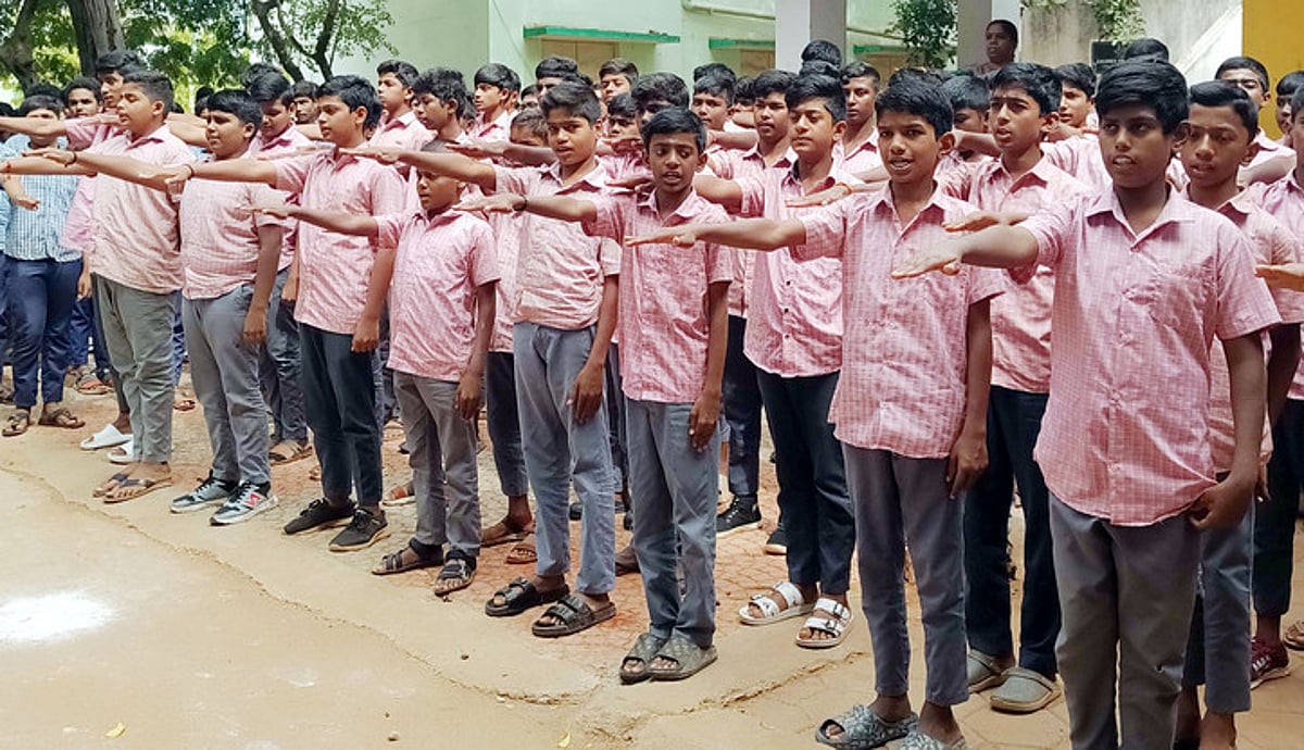 மாண்புமிகு மாணவா்களே!