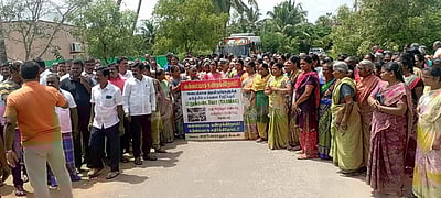 அவிநாசி: டாஸ்மாக் திறக்க எதிர்ப்பு தெரிவித்து 3 ஊராட்சி மக்கள் போராட்டம்