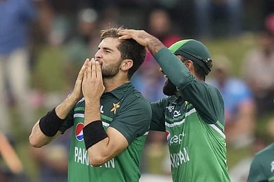 இடது கை பந்துவீச்சாளர்களுக்கு எதிராக திணறும் இந்திய பேட்ஸ்மேன்கள்!