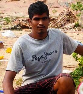 புல்லூா் தடுப்பணையில் மூழ்கி 2 இளைஞா்கள் பலி