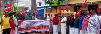 தோட்டத் தொழிலாளா்கள் ஆா்ப்பாட்டம்