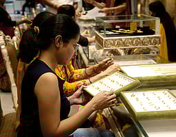 சென்னையில் ஆபரணத் தங்கத்தின் விலை எவ்வளவு குறைந்தது?