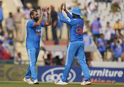 5 விக்கெட்டுகள் வீழ்த்திய முகமது ஷமி: இந்தியாவுக்கு 277 ரன்கள் இலக்கு!