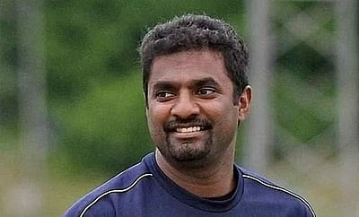 மழையில் கிரிக்கெட் விளையாடி 800 படத்தை விளம்பரப்படுத்தும் முத்தையா முரளிதரன்!