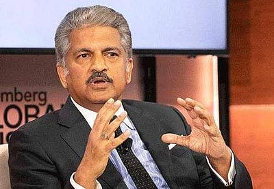 ஆனந்த் மஹிந்திரா மற்றும் ஊழியர்கள் 12 பேர் மீது வழக்குப்பதிவு