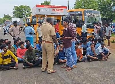 பள்ளி மாணவர் தற்கொலை: உறவினர்கள் சாலை மறியல்
