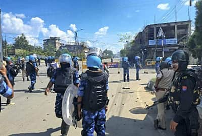 இம்பாலில் அமைதி ஆனாலும் பதற்றம்: ஊரடங்கு தளர்வு!