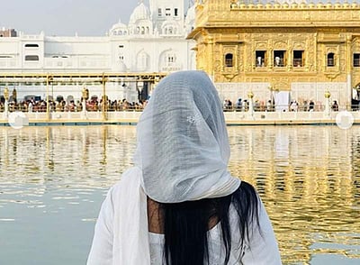 பொற்கோயிலில் ரம்யா பாண்டியன்: வைரலாகும் புகைப்படங்கள்!