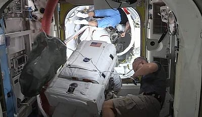 விண்வெளியில் 371 நாள்கள் இருந்த வீரர் பூமிக்குத் திரும்பினார்: நடந்தது என்ன?