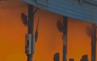 தில்லியில் மிகப்பெரிய காய்கறி சந்தையான ஆசாத்பூர் மண்டியில் பயங்கர தீ விபத்து!