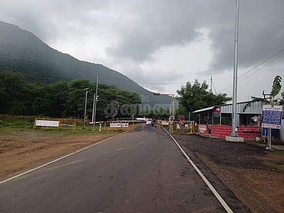 கர்நாடகத்தில் பந்த்: தமிழக எல்லையில் வாகனங்கள் நிறுத்தம்