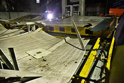 மேற்கூரை சரிந்து ஒருவர் பலியான சம்பவம்: பெட்ரோல் விற்பனை நிலையத்துக்கு சீல்!