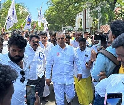 காந்தி சிலைக்கு மரியாதை செலுத்த வேண்டும்: விஜய் மக்கள் இயக்க நிர்வாகிகளுக்கு உத்தரவு!