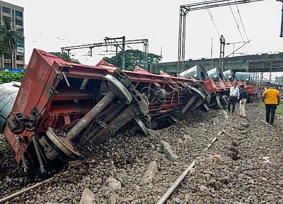 மகாராஷ்டிரத்தில் சரக்கு ரயிலின் 4 பெட்டிகள் தடம் புரண்டன