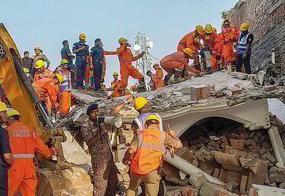 உ.பி.யில் அடுக்குமாடி கட்டடம் இடிந்து விபத்து: 2 பேர் பலி! 