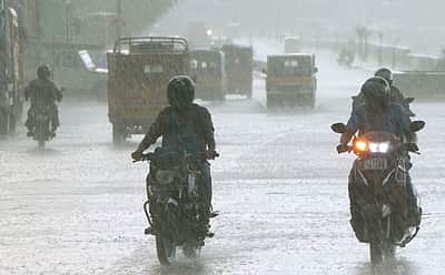 தமிழகத்தில் 4 மாவட்டங்களில் இன்று கனமழைக்கு வாய்ப்பு! 