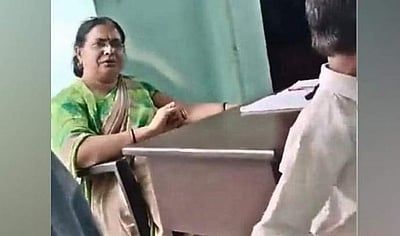 மாணவரை அறையச் செய்த வழக்கு: நிலவரம் கேட்கிறது உச்ச நீதிமன்றம்