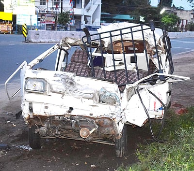 சங்ககிரியில் வேன் விபத்து: குழந்தை உள்பட 6 பேர் பலி!