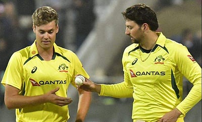 தென்னாப்பிரிக்காவுடனான முதல் ஒருநாள் போட்டி: பந்துவீச்சை தேர்வு செய்த ஆஸ்திரேலியா!