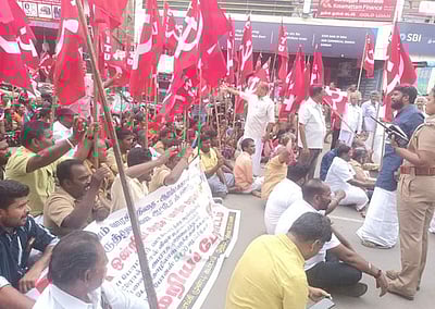 விலைவாசி உயர்வை கண்டித்து கம்பம், கூடலூர் பகுதிகளில் சிபிஎம் மறியல்: 300 பேர் கைது